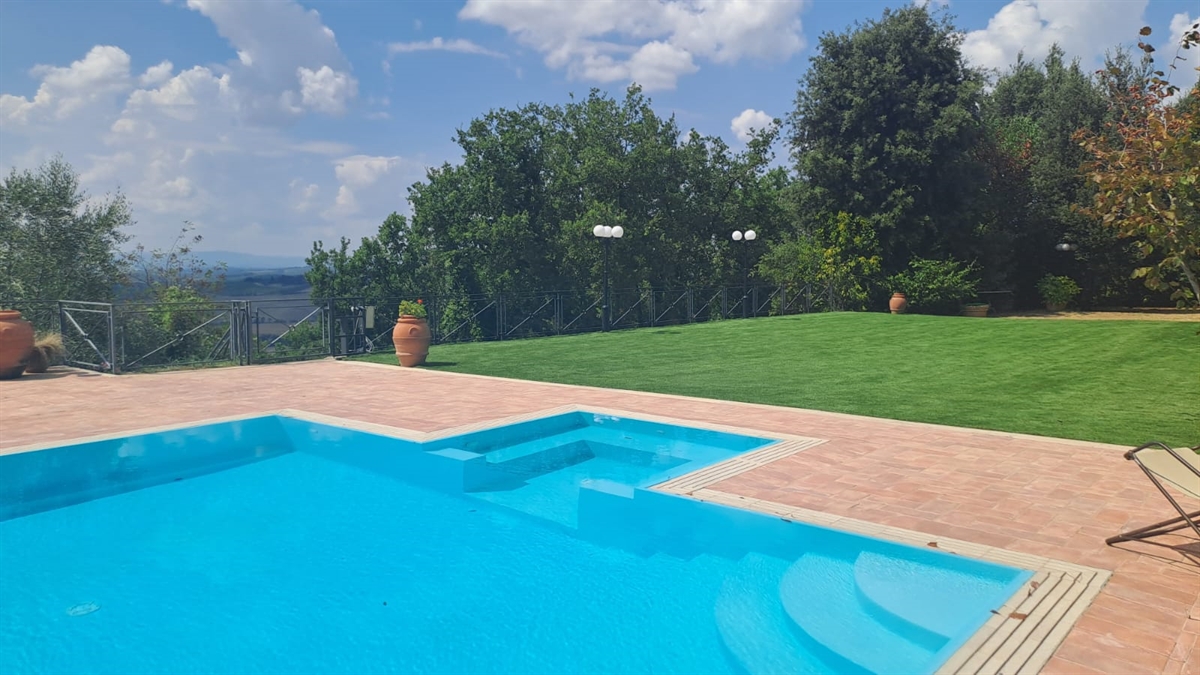 ALLESTIMENTO LOCATION PER MATRIMONI E EVENTI IN SINTETICO 
